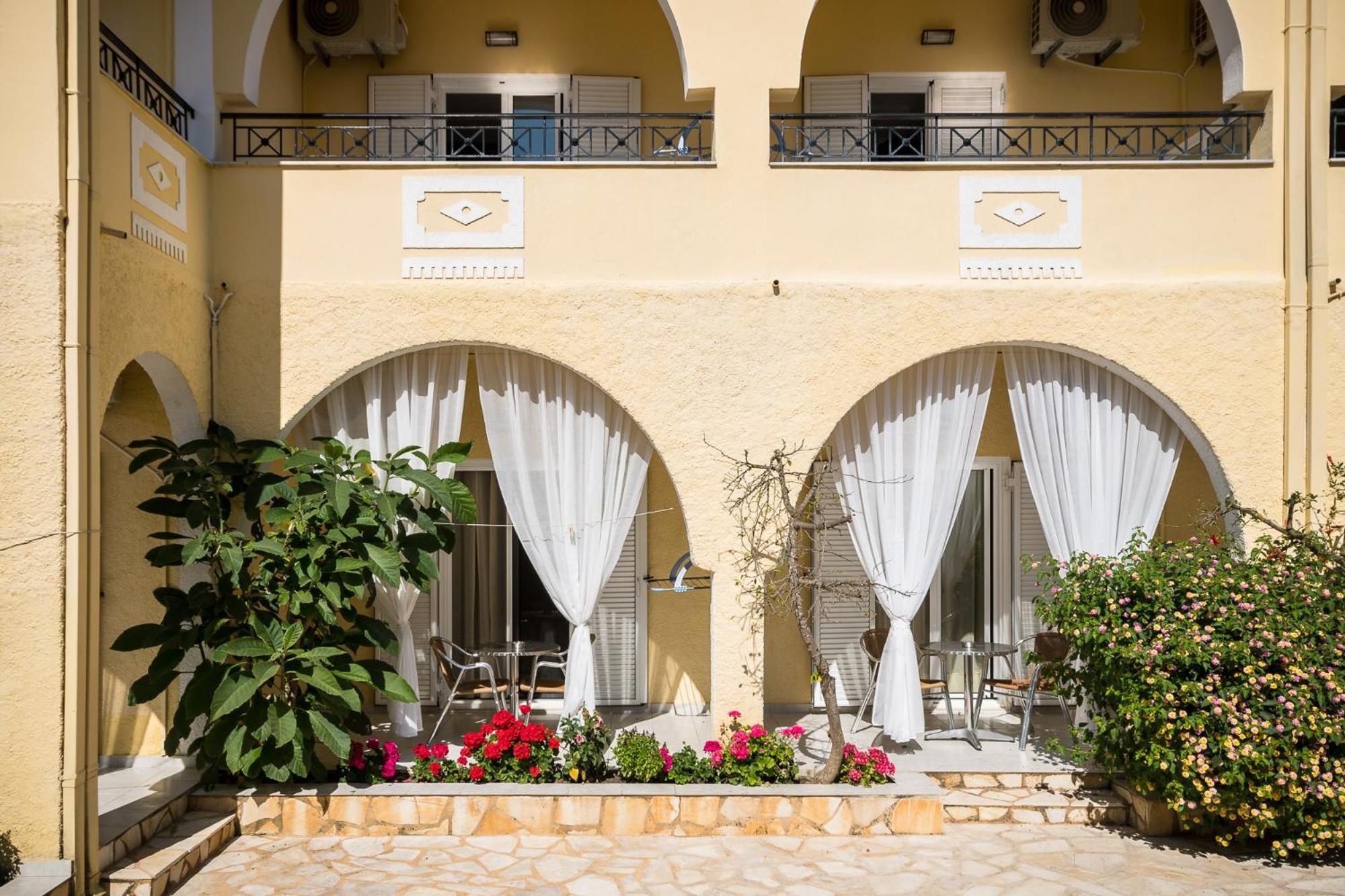 Konstantina Apartments Kávos Dış mekan fotoğraf